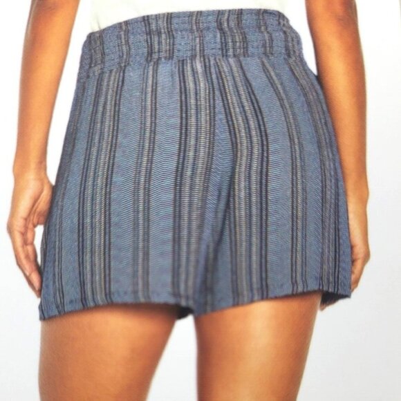 Free Dots Women's Plus Size Pull On Rayon Printed Blue/Grey Shorts, size XXL - Picture 2 of 5